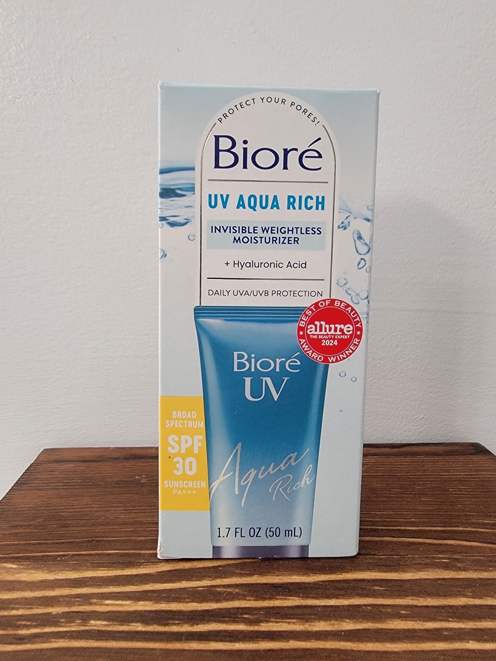 UV Aqua Rich Invisible Weightless Moisturizer SPF 30 - Blue